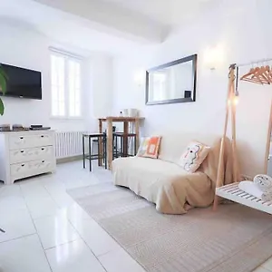 Cosy Situe En Plein Coeur Du Vieil Antibes. Appartamento Antibes
